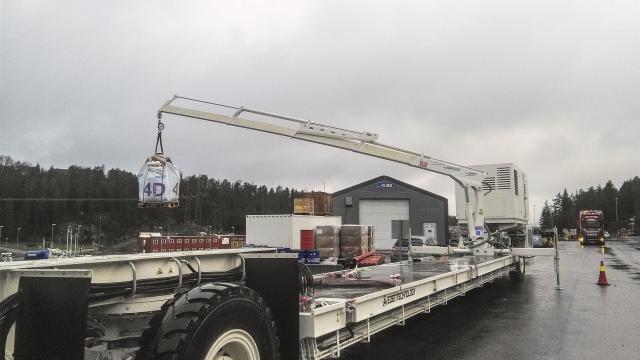 msv mit auslegerkran zum materialtransport im tunnel
